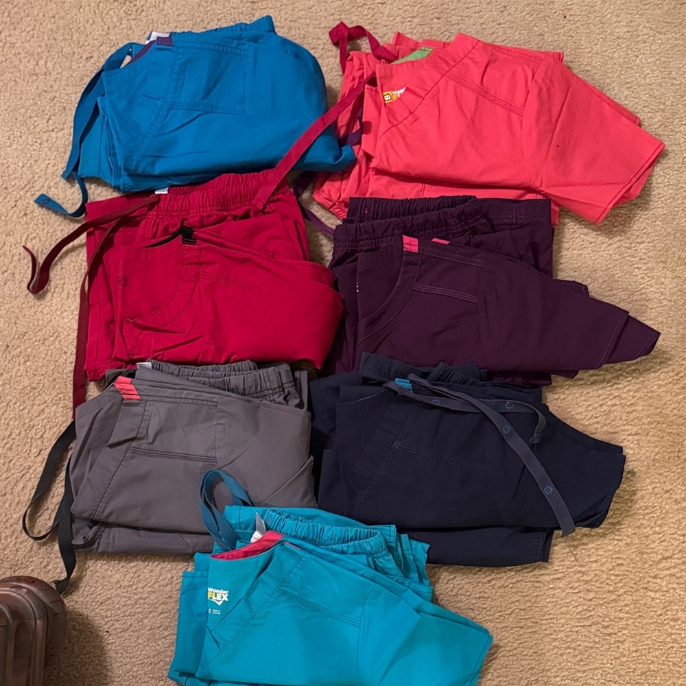 Women’s Wonderwink size medium 7 sets